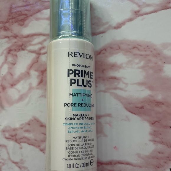 Revlon Other - REVLON PRIME PLUS MATTIFYING AND PORE REDUCING